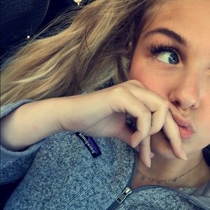 Meet your Posher, Caitlin